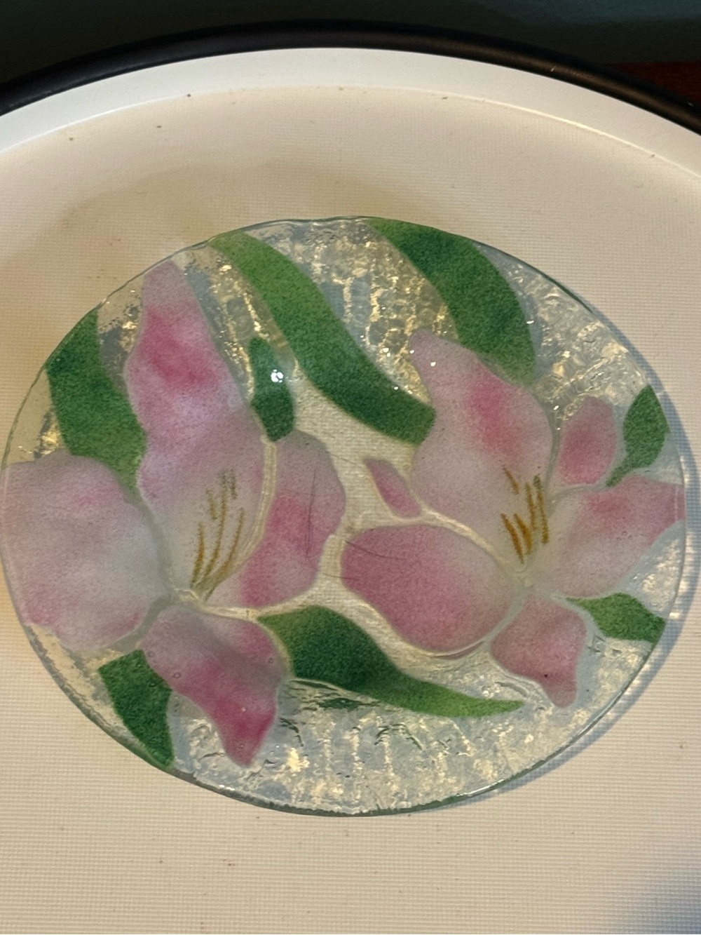 Vintage SYDENSTRICKER Pink Lily 6.75" fused glass plate - Picture 2 of 5
